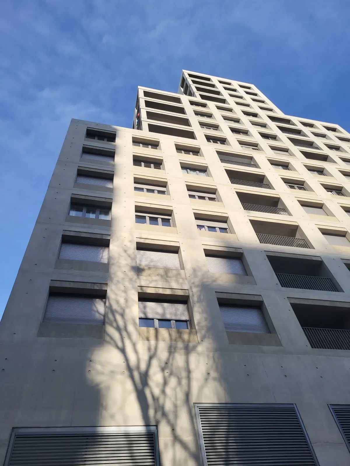 Façade en béton apparent à Bobigny